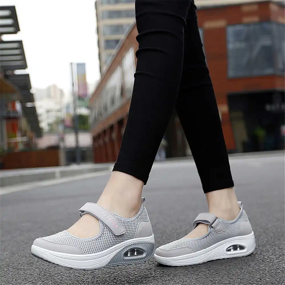 Kids Outdoor Volleyball Shoes - 36-41 Demi-season Colored Sneakers Walking Skates