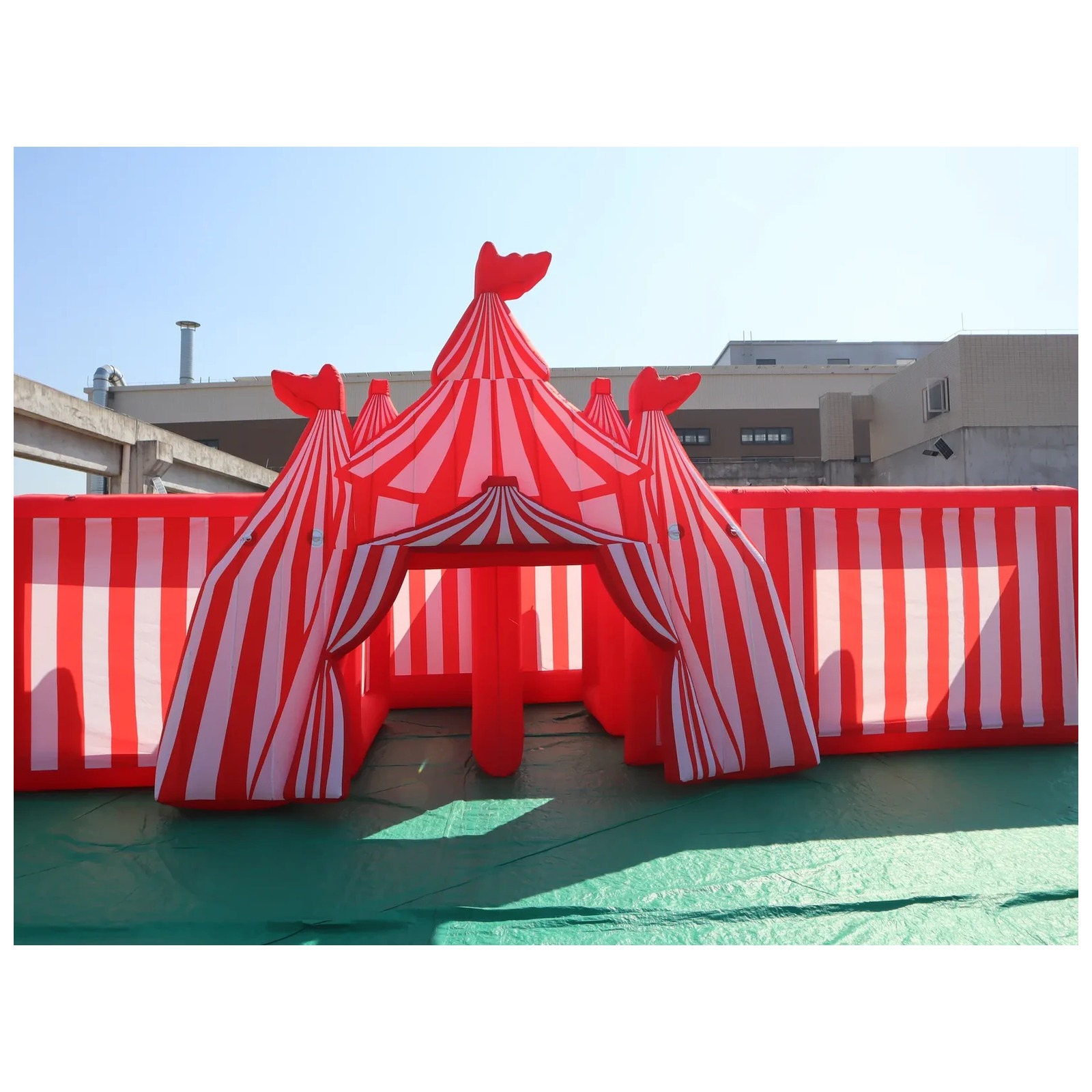 Mê cung bơm hơi lớn màu đỏ trắ - đánh giá và giá Kids Outdoor Venues